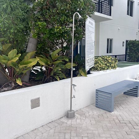 Master Bed Room In Calle Ocho Miami Bagian luar foto