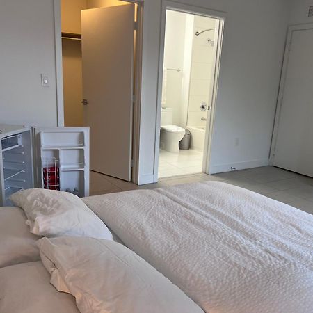 Master Bed Room In Calle Ocho Miami Bagian luar foto