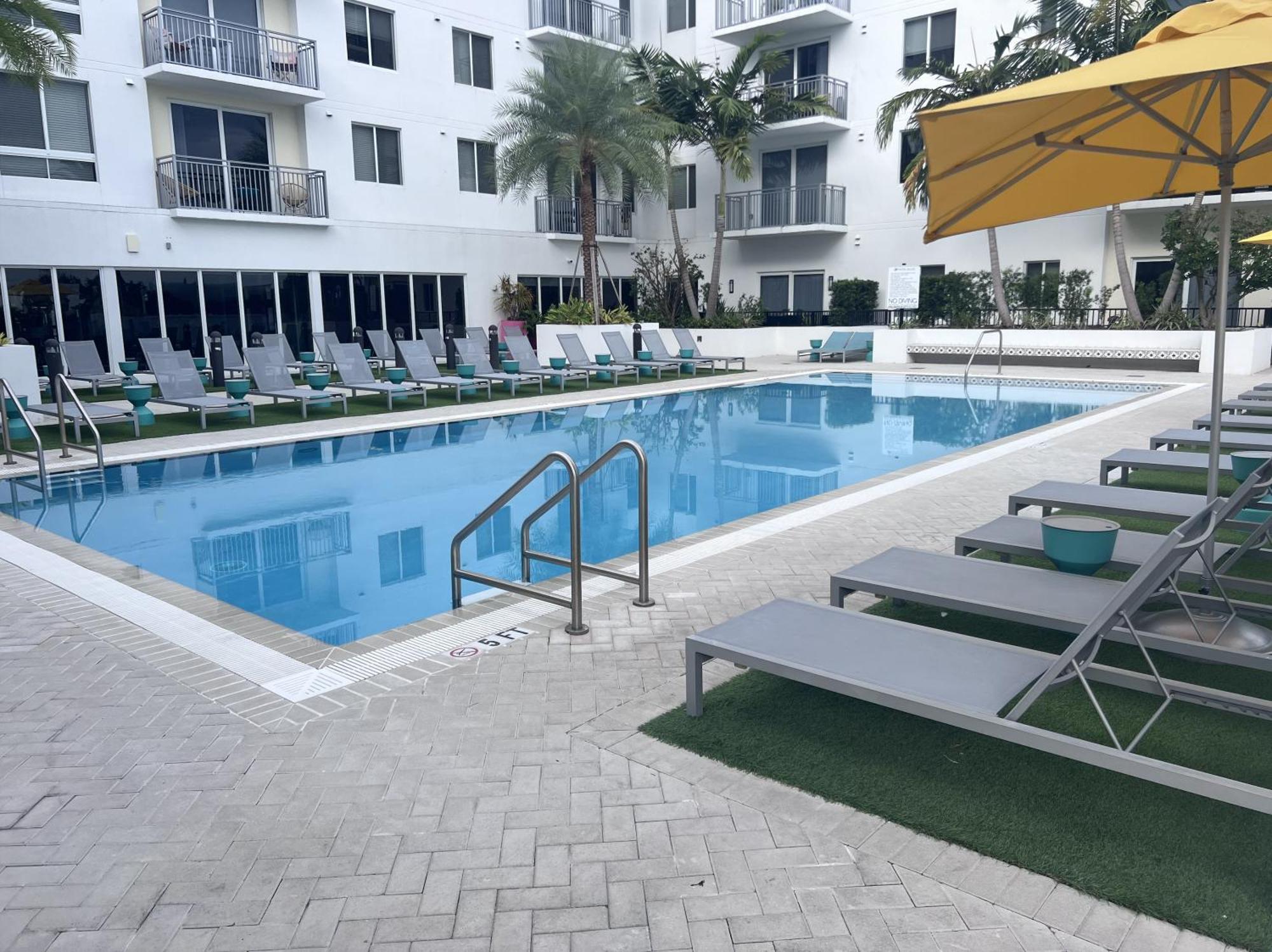 Master Bed Room In Calle Ocho Miami Bagian luar foto