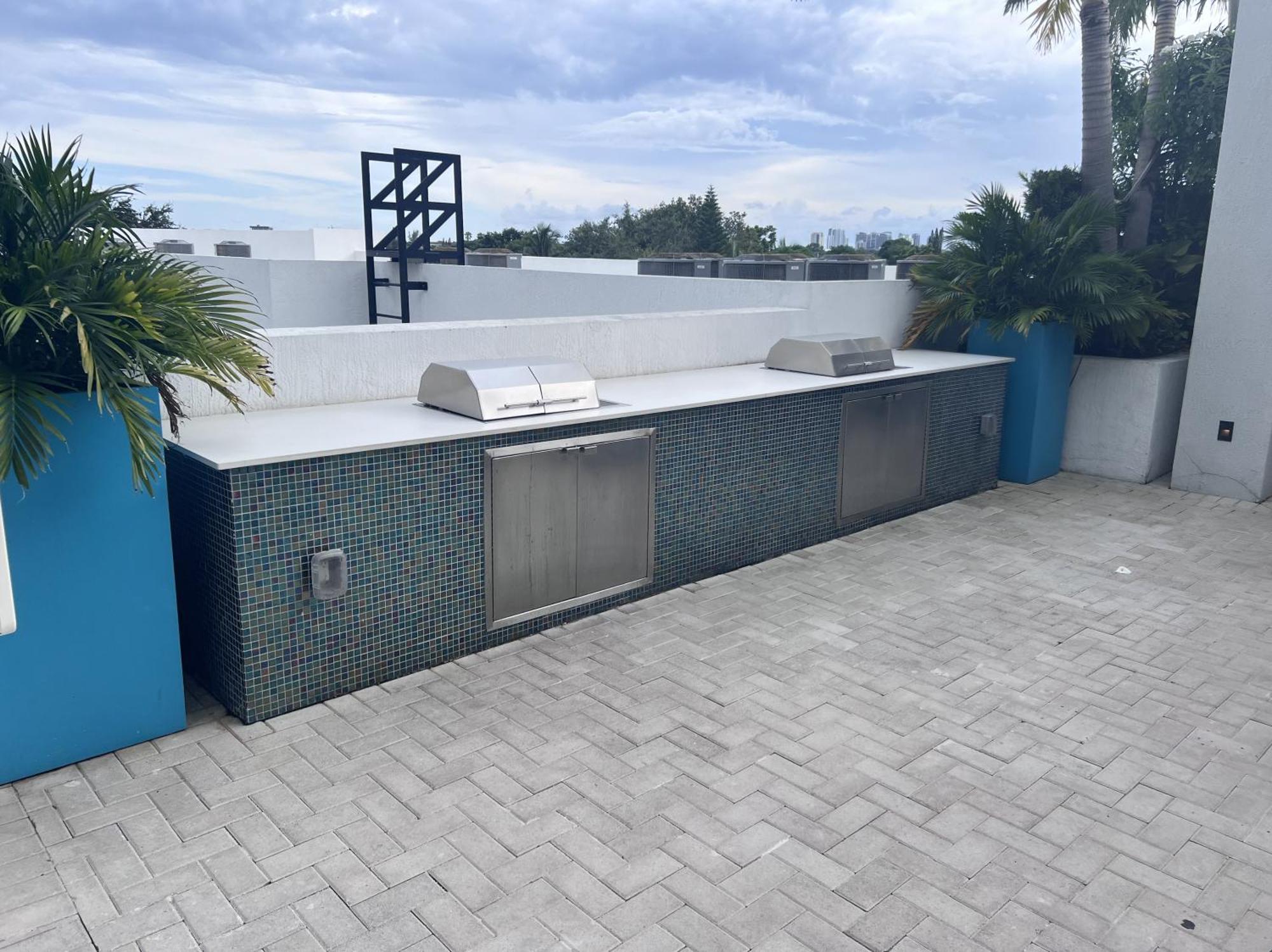 Master Bed Room In Calle Ocho Miami Bagian luar foto