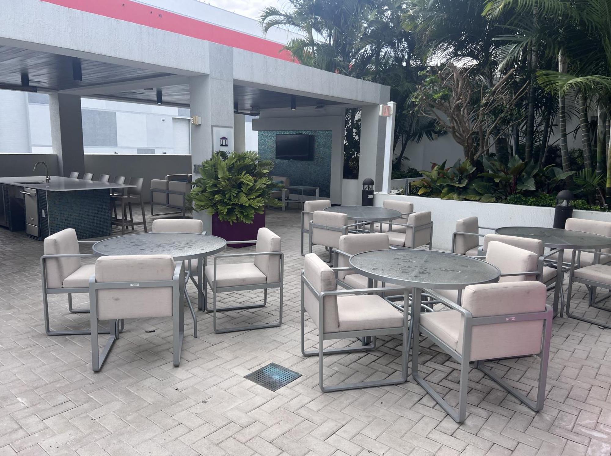 Master Bed Room In Calle Ocho Miami Bagian luar foto