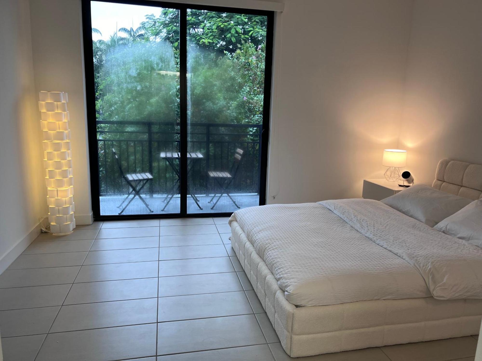Master Bed Room In Calle Ocho Miami Bagian luar foto