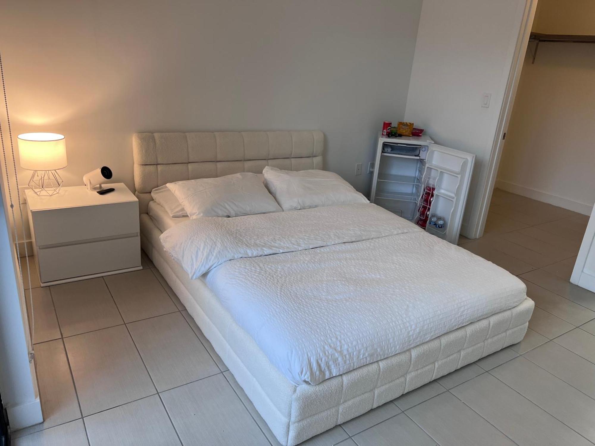 Master Bed Room In Calle Ocho Miami Bagian luar foto