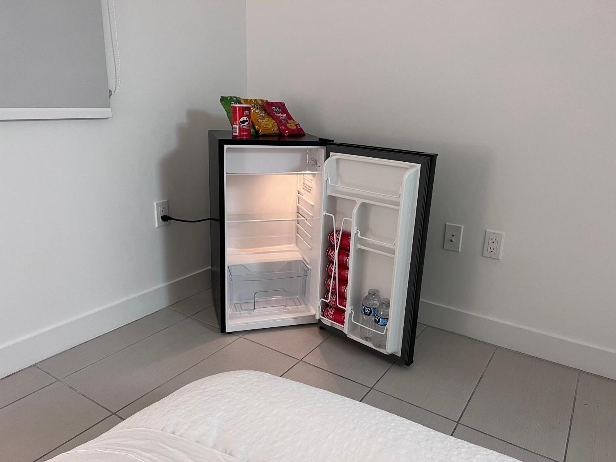 Master Bed Room In Calle Ocho Miami Bagian luar foto